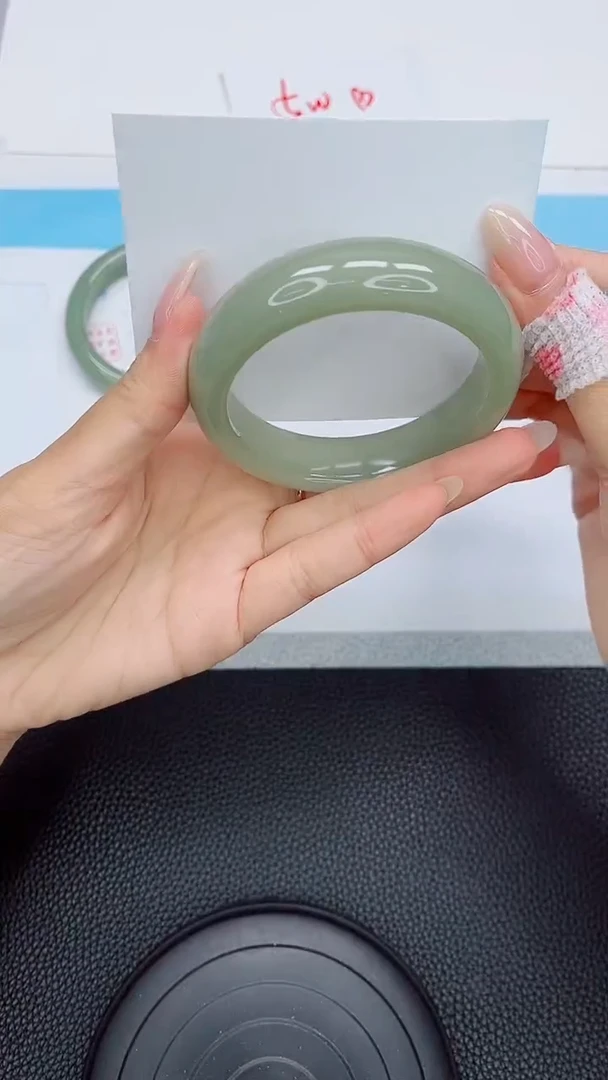 石英质玉手镯未镶嵌392-56.5