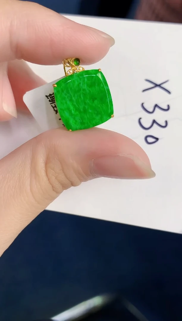颈饰18K金镶嵌翡翠天然翡翠缅甸A货