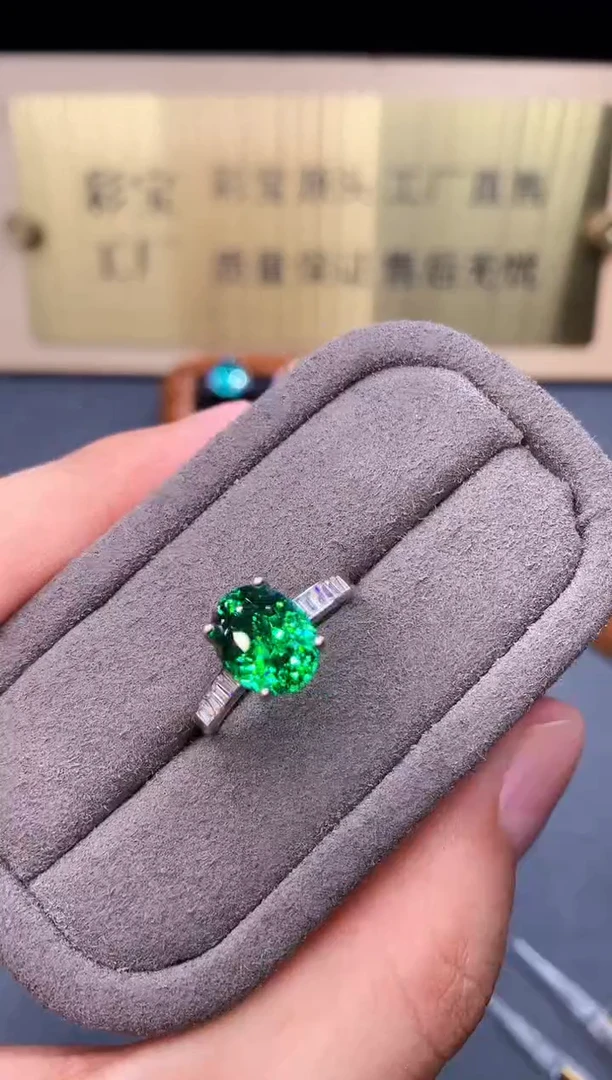 银S925镶嵌戒指石榴石（沙弗莱）2222