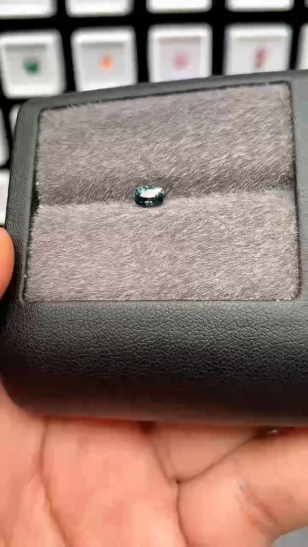 未镶嵌裸石尖晶石0.52