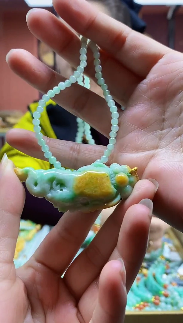 颈饰未镶嵌翡翠吊坠