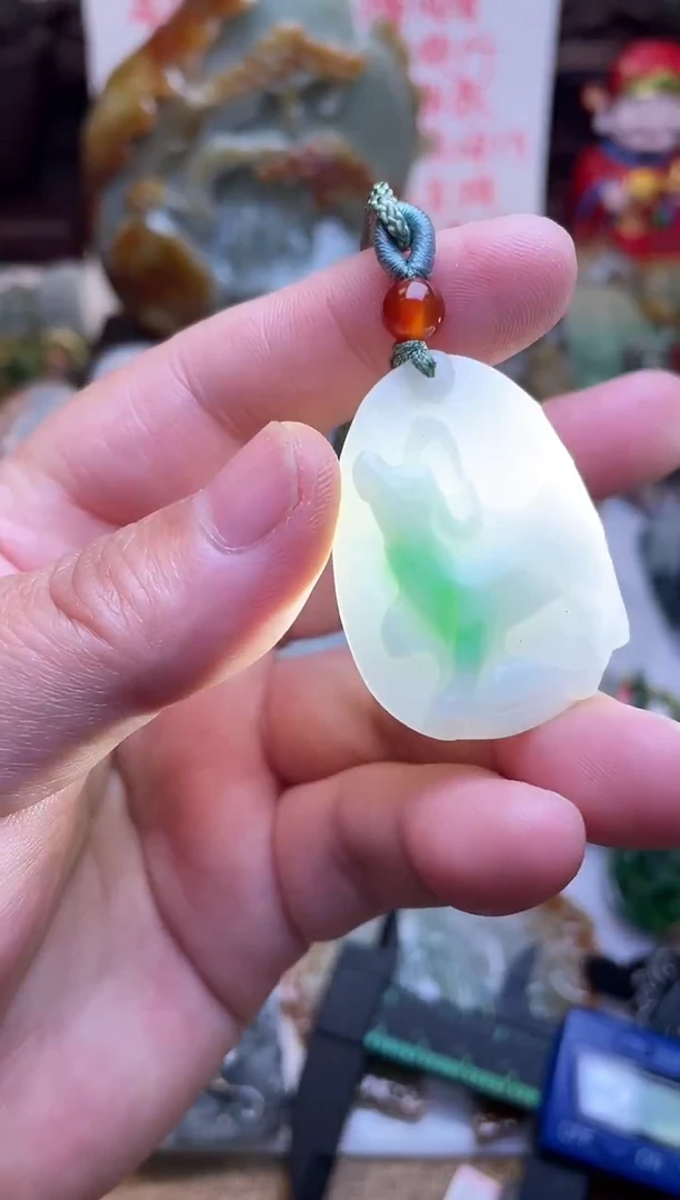 颈饰未镶嵌翡翠牛