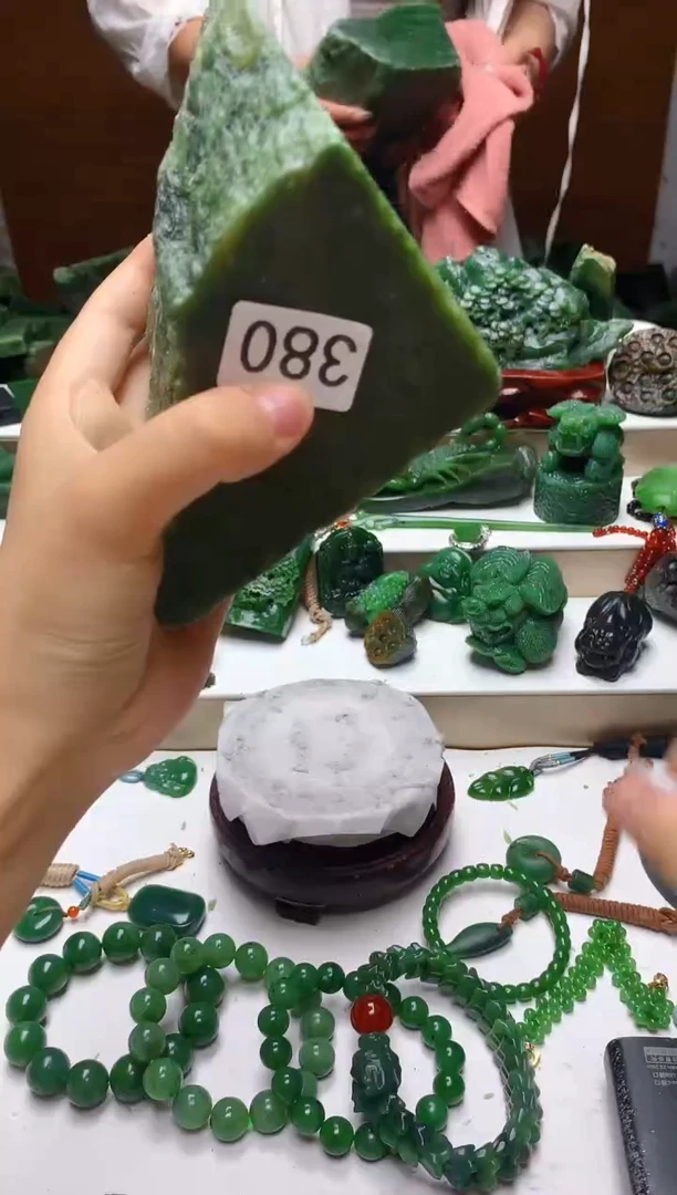 未镶嵌和田玉（碧玉）珠宝半成品380