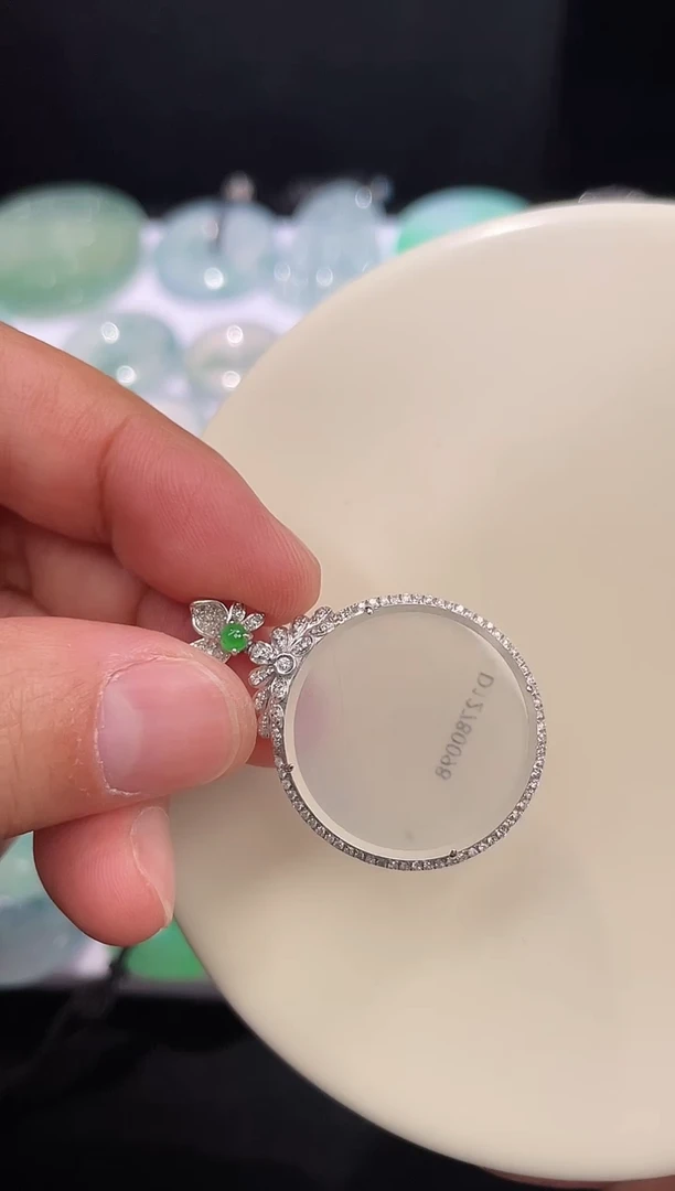 颈饰18K金镶嵌翡翠【32】平安扣 尺寸 38.1   26.9   6.3mm