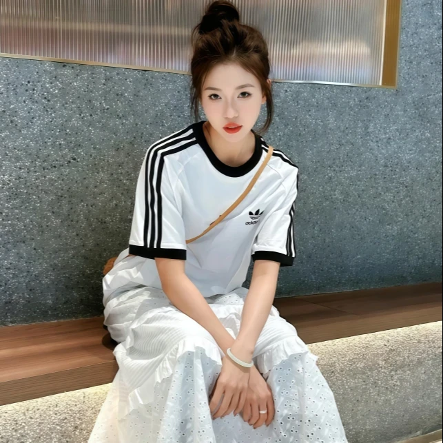 【商场撤柜1.】Jennie同款短袖 夏季刺绣 情侣款宽松棉T