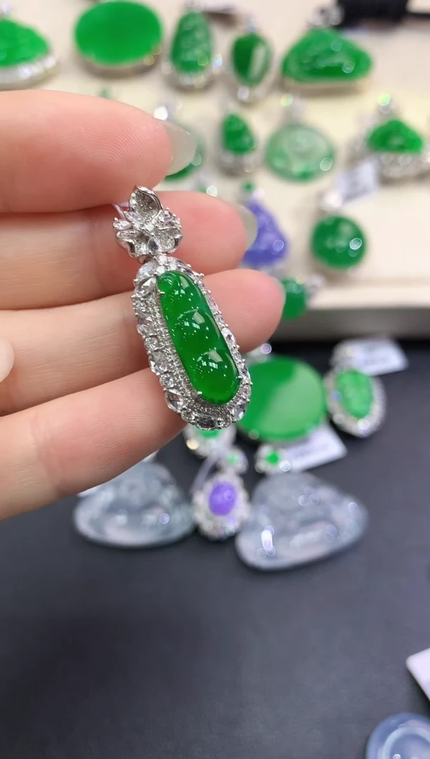 【闪购商品】翡翠颈饰18K金镶嵌D39
