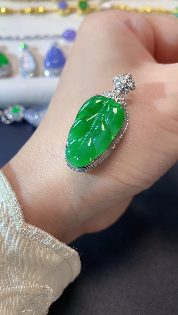 吊坠(不含链)18K金镶嵌翡翠A18