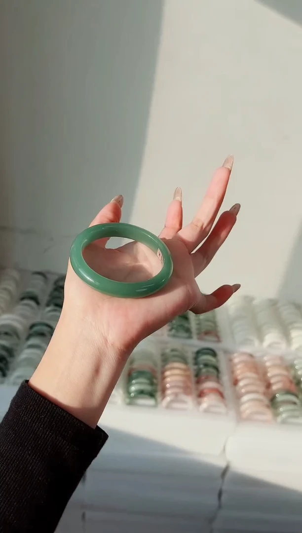 未镶嵌手镯石英质玉D9-58