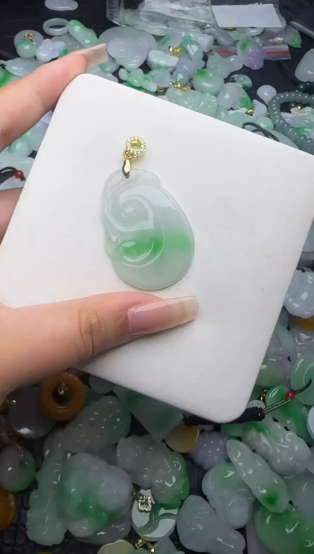 翡翠未镶嵌颈饰天然缅甸翡翠吊坠