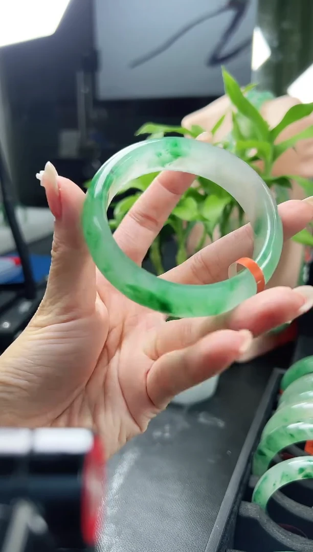 石英质玉手镯未镶嵌59正圈