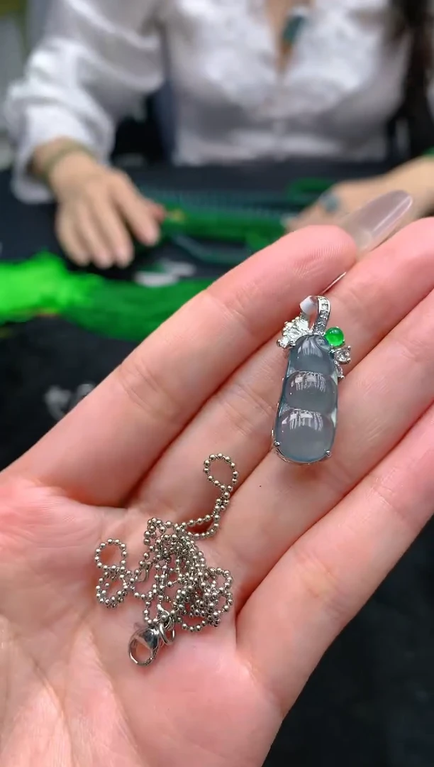 翡翠未镶嵌颈饰天然A货翡翠