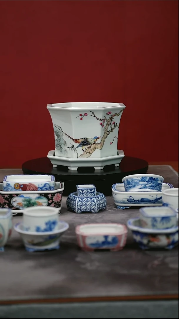 其他陶瓷粉彩花鸟内口13.5外口15.8内高9.5
