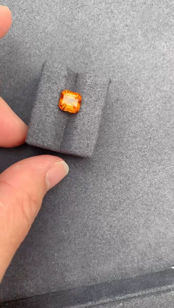 【闪购商品】彩色蓝宝石裸石未镶嵌2.2ct橘蓝宝