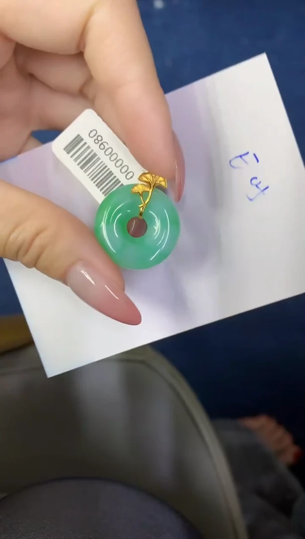 翡翠18K金镶嵌颈饰缅甸天然翡翠A货