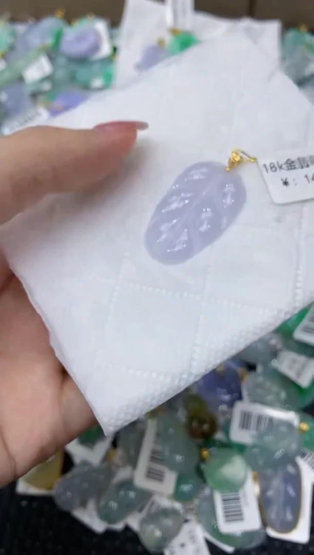 翡翠18K金镶嵌颈饰111111111