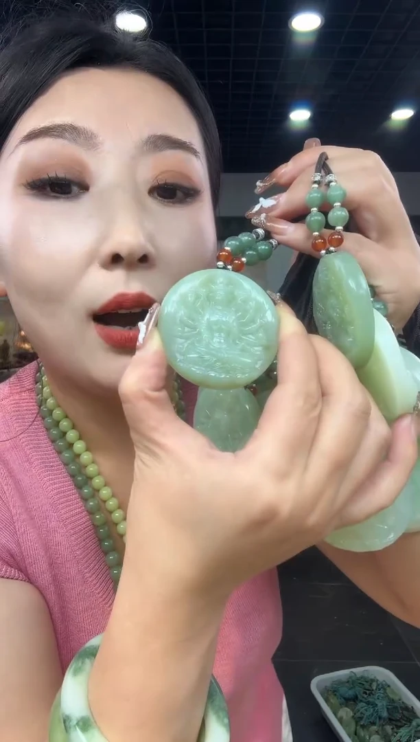 【闪购商品】岫玉颈饰未镶嵌千手观音【半珠链】