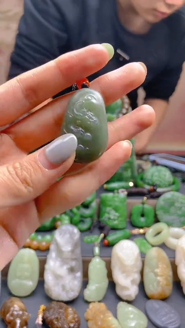 颈饰未镶嵌和田玉1