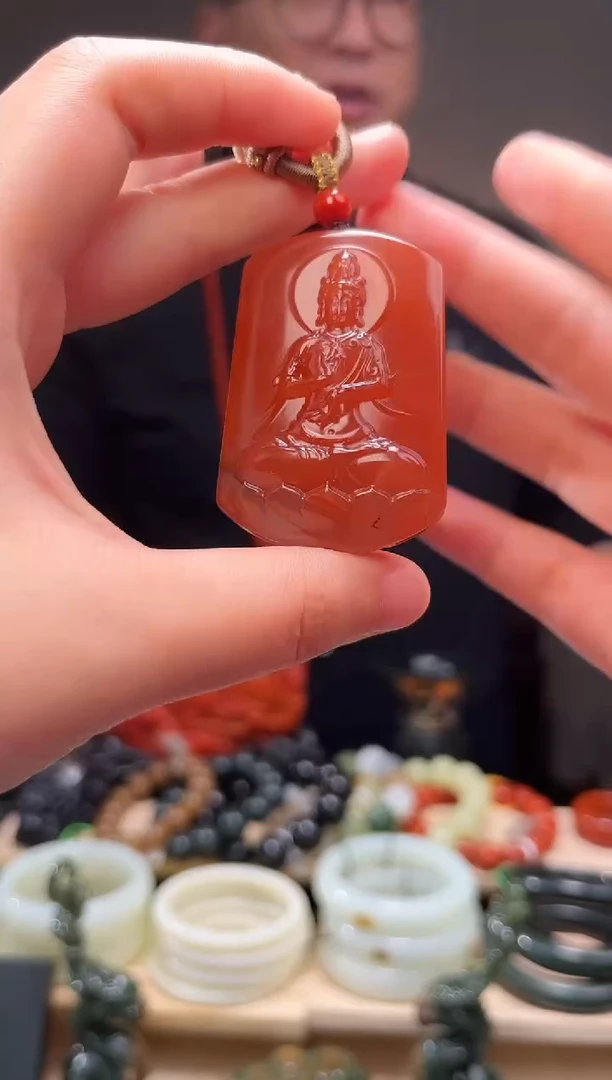 颈饰未镶嵌南红玛瑙吊坠