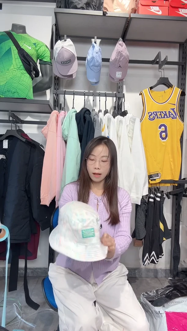 1374   编码 瑕疵款直播间过款为准 尺码 M