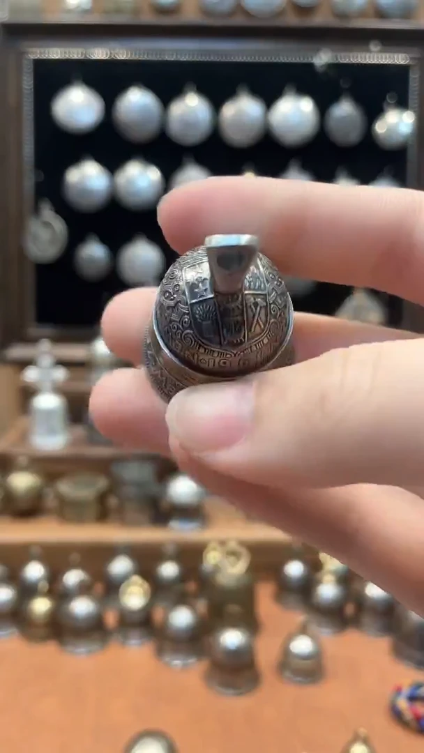 新品 新西兰半克朗白铜硬币喇叭口铃铛 配五彩绳