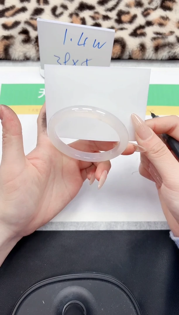 【闪购商品】石英质玉手镯未镶嵌148-56