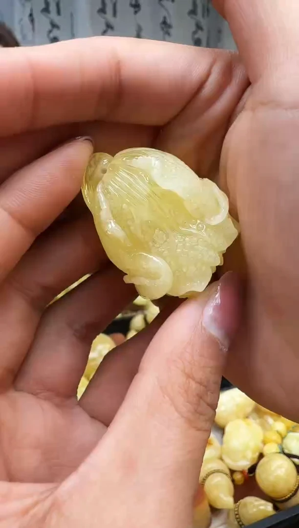 【闪购商品】琥珀裸石未镶嵌挂坠