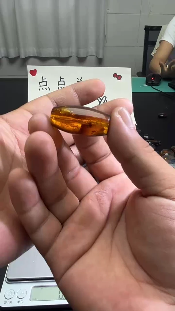 未镶嵌琥珀裸石1