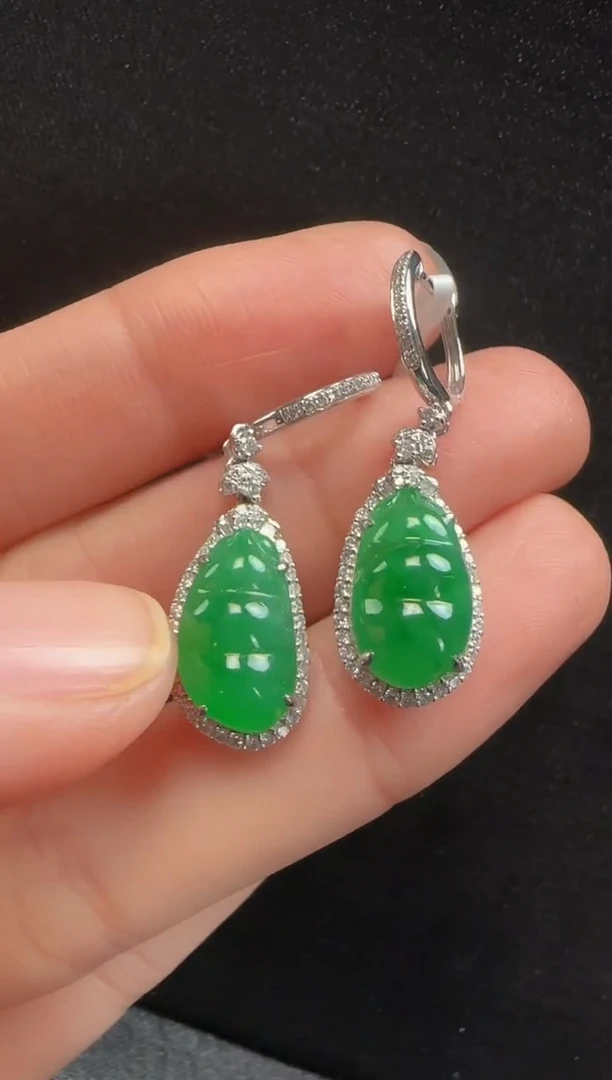 【闪购商品】翡翠耳环18K金镶嵌546豆子一对