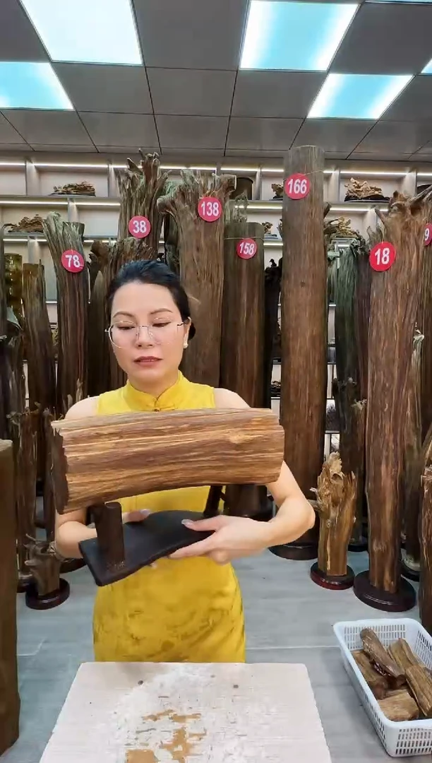 沉香碎屑沉香原料摆件工艺品一百以上带底座沉香