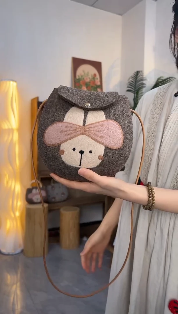 羊毛非遗纯手工 羊毛毡包包