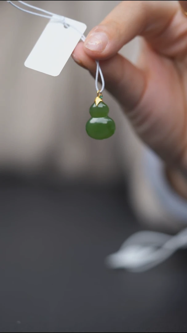 吊坠(赠链)未镶嵌和田玉苹果绿碧玉葫芦 镶18 HA00492