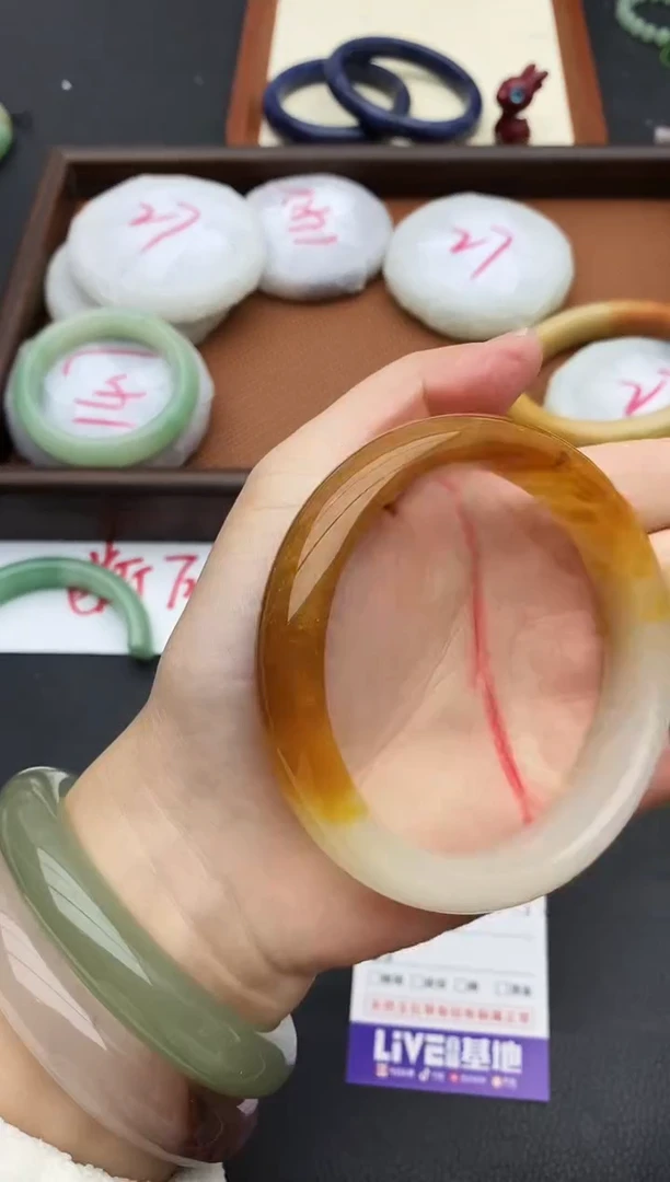 未镶嵌手镯石英质玉248+64/65