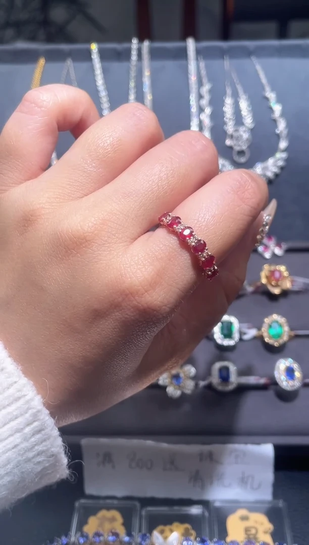 【闪购商品】红宝石戒指18K金镶嵌红宝石戒指