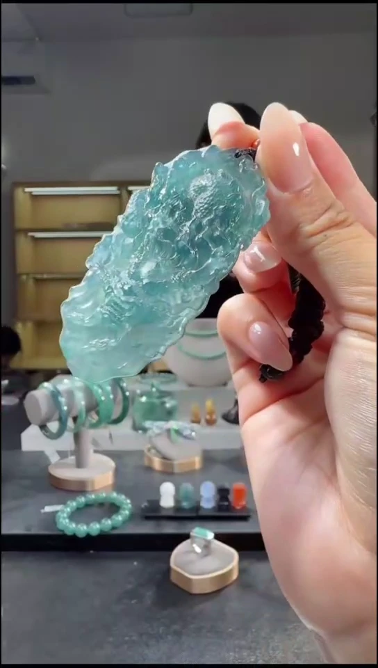 吊坠(不含链)未镶嵌翡翠龙牌（多样性发其一）