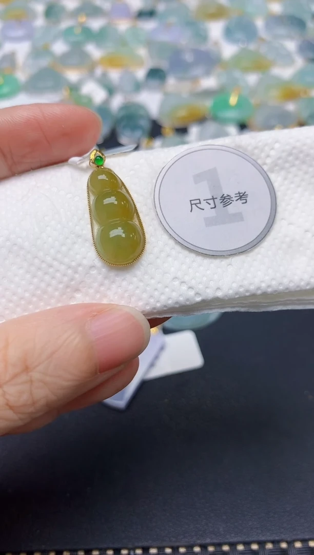 翡翠18K金镶嵌颈饰天然缅甸A货翡翠