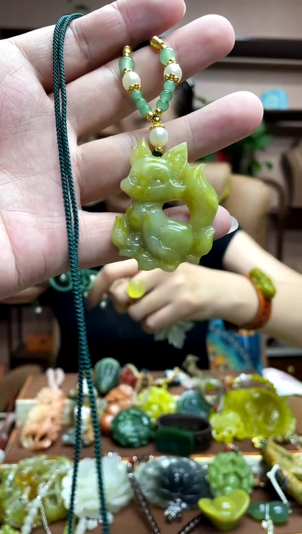 未镶嵌岫玉吊坠·1