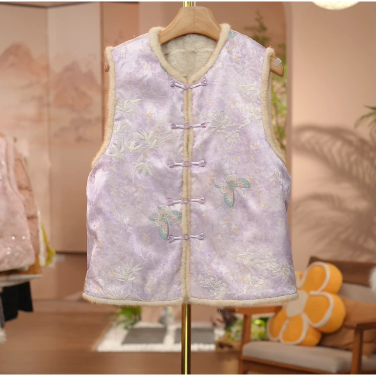 《 盈蝶绕-加绒马夹》2025年秋冬新款简约加绒双面穿刺绣气质马夹