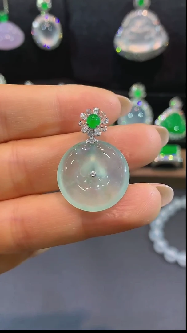 吊坠(不含链)18K金镶嵌翡翠吊坠