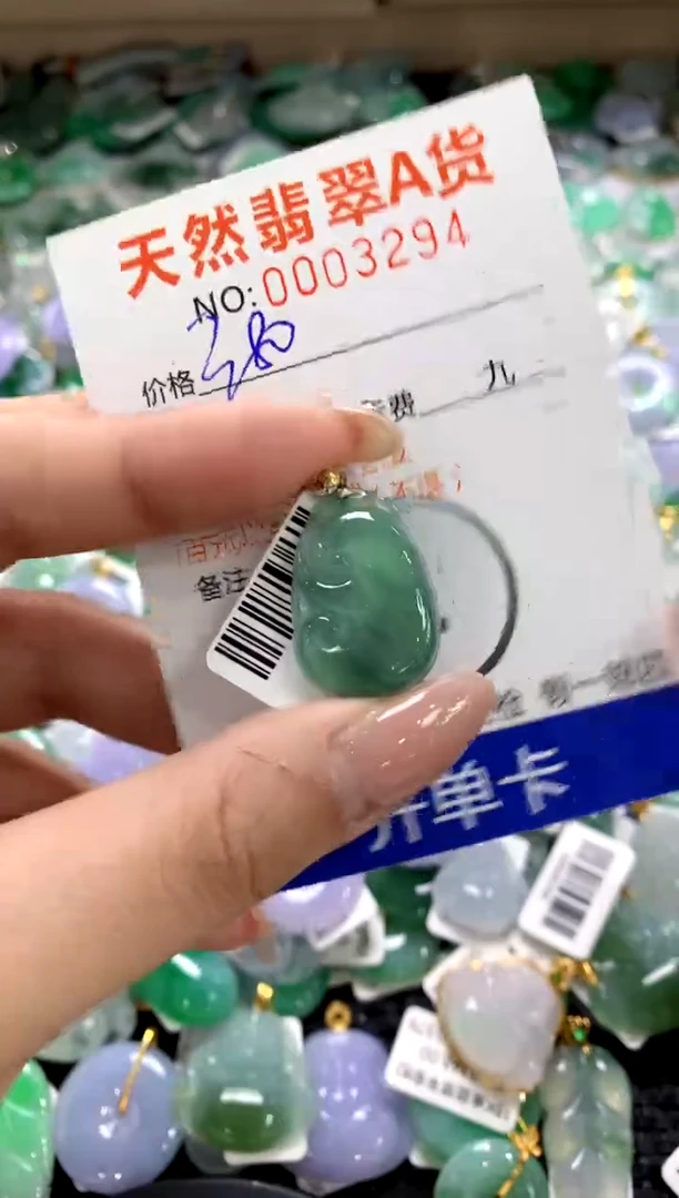 颈饰18K金镶嵌翡翠1111111111111111