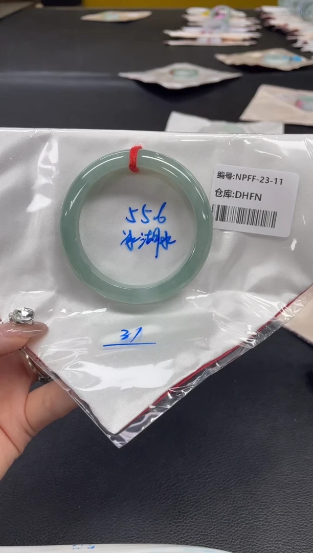 未镶嵌手镯翡翠翡翠手镯