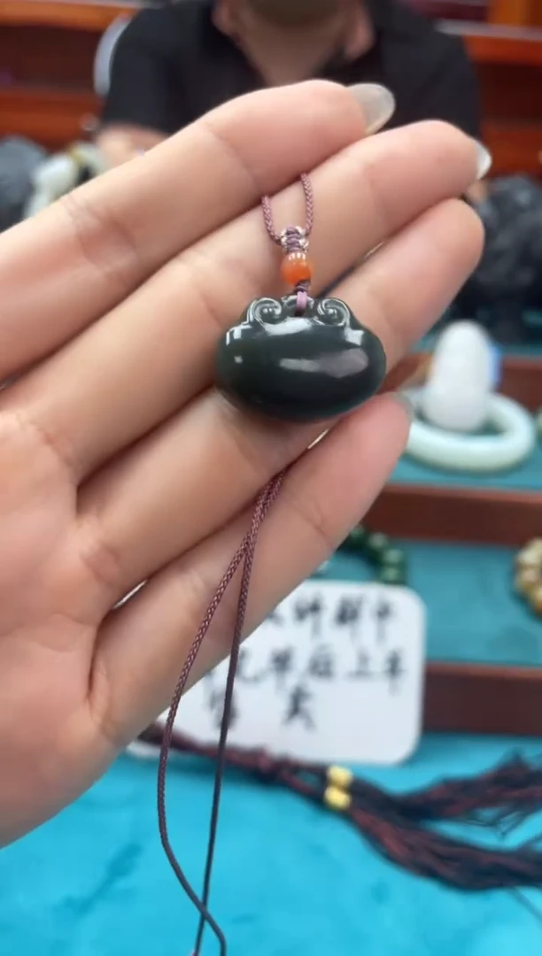 和田玉未镶嵌吊坠(不含链)军师玉雕和田玉锁吊坠