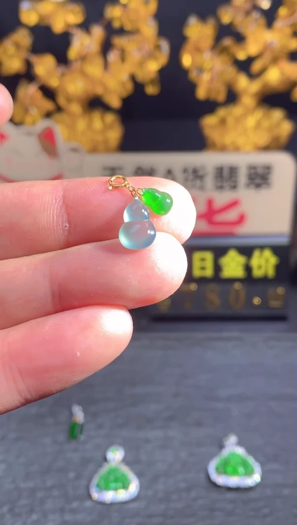 翡翠18K金镶嵌颈饰