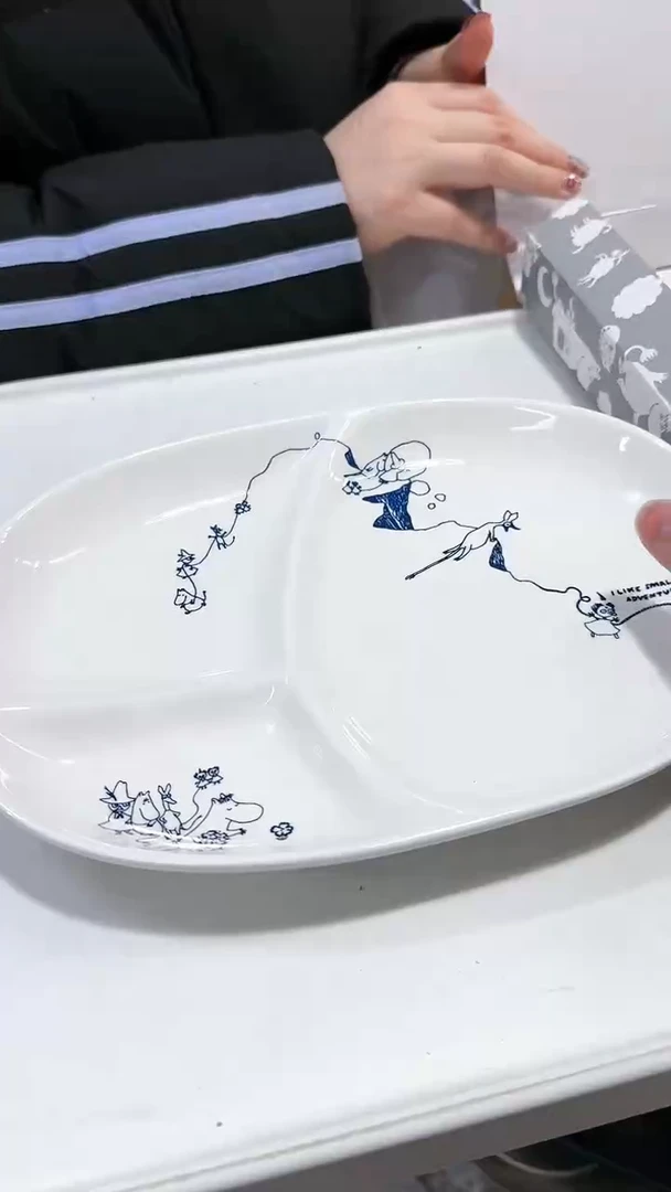 【闪购商品】瓷片姆明80周年蓝白冒险分餐盘