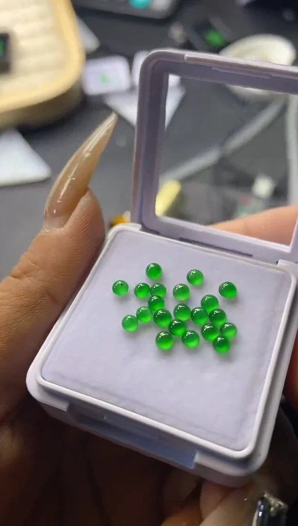 定制翡翠未镶嵌天然翡翠蛋面25