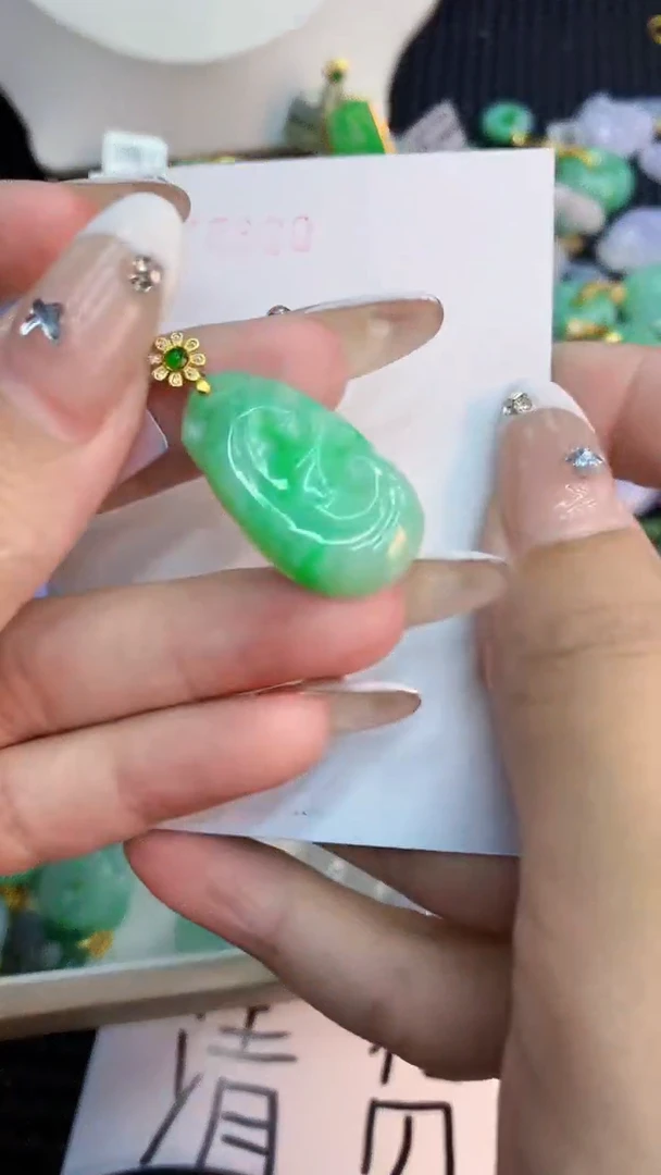 翡翠未镶嵌吊坠(不含链)1