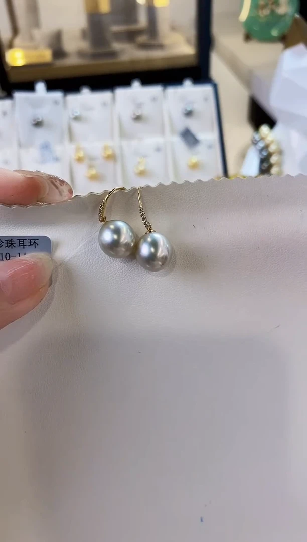 18K金镶嵌耳饰海水珍珠10-11澳白珍珠耳饰