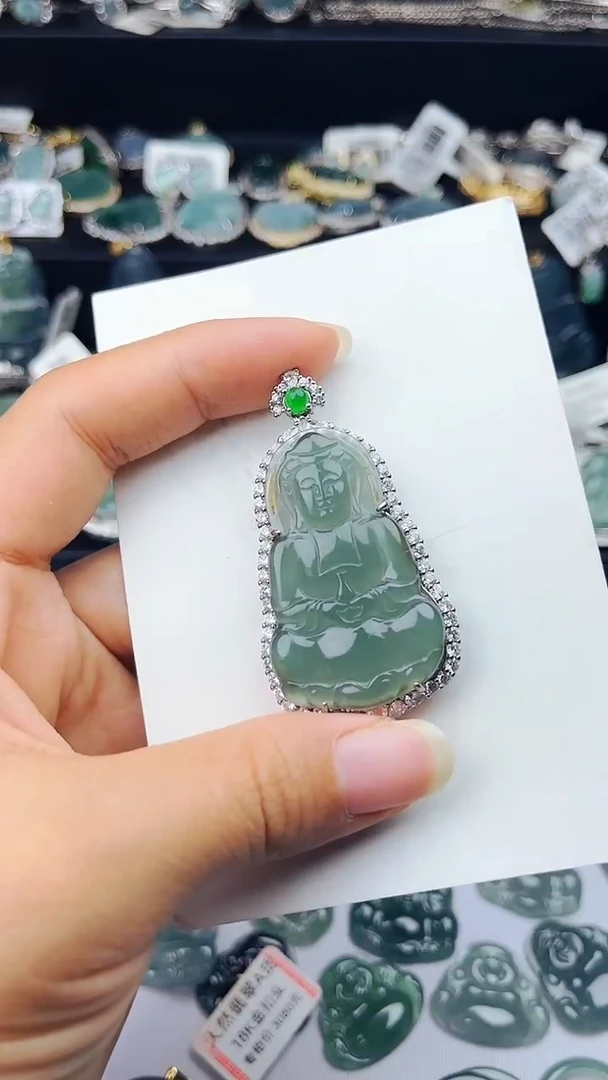 颈饰未镶嵌翡翠观音