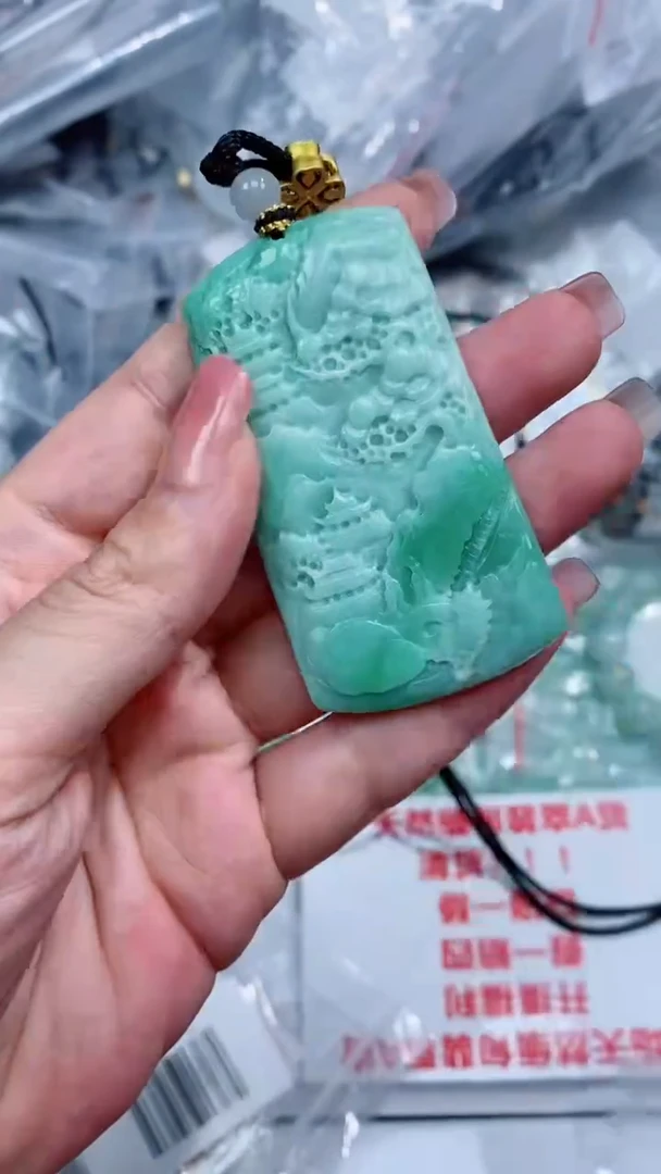 翡翠未镶嵌颈饰吊坠