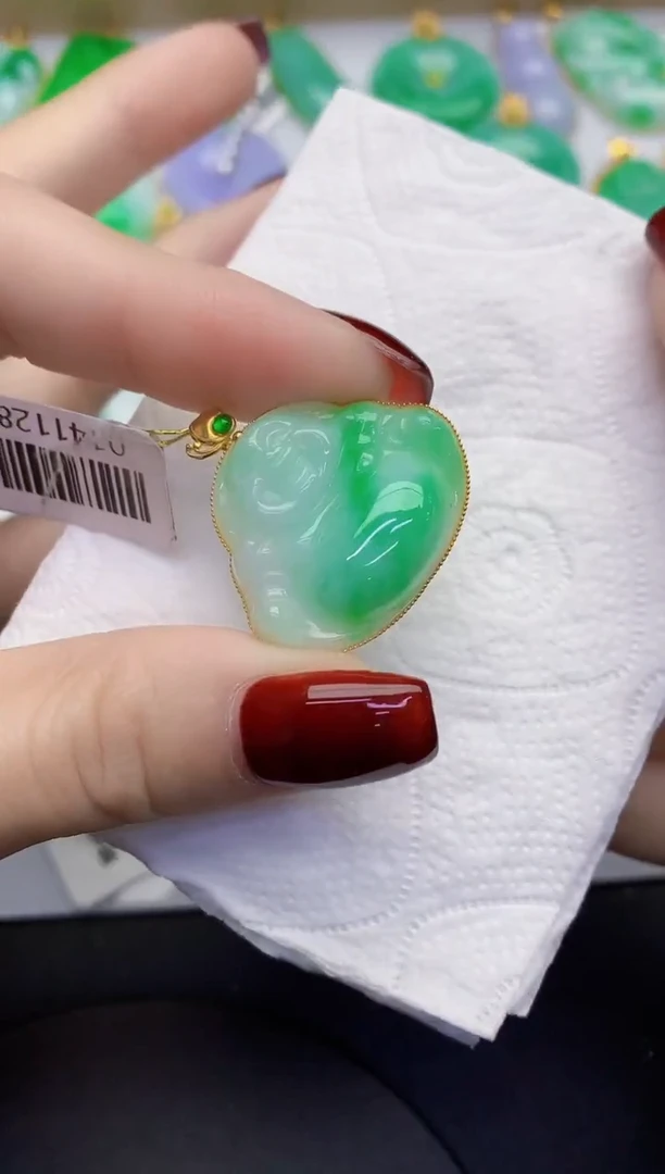 颈饰18K金镶嵌翡翠缅甸天然翡翠A货