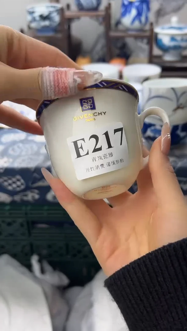 瓷片花**?   E217